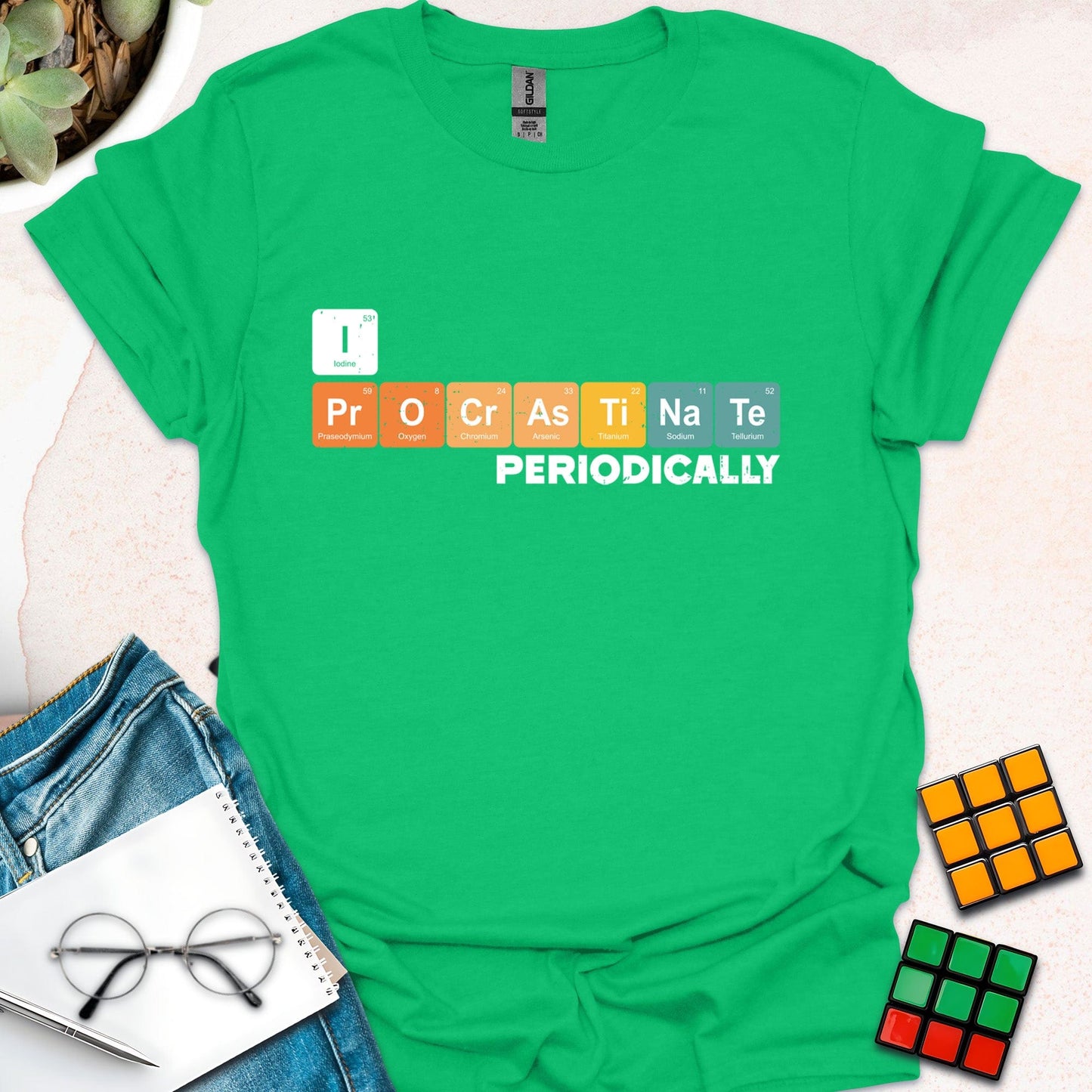 I Procrastinate Periodically – Chemistry Pun T-Shirt